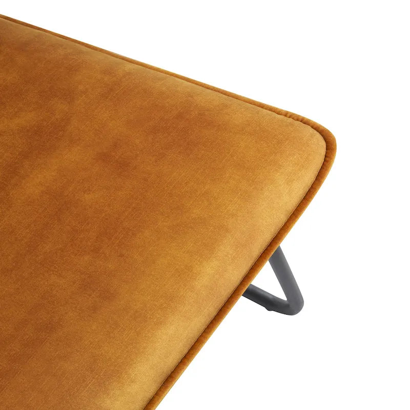 Chaise d'appoint sans accoudoirs en tissu rembourré avec pieds en métal noir
