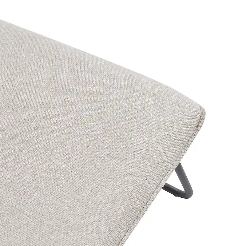 Chaise d'appoint sans accoudoirs en tissu rembourré avec pieds en métal noir