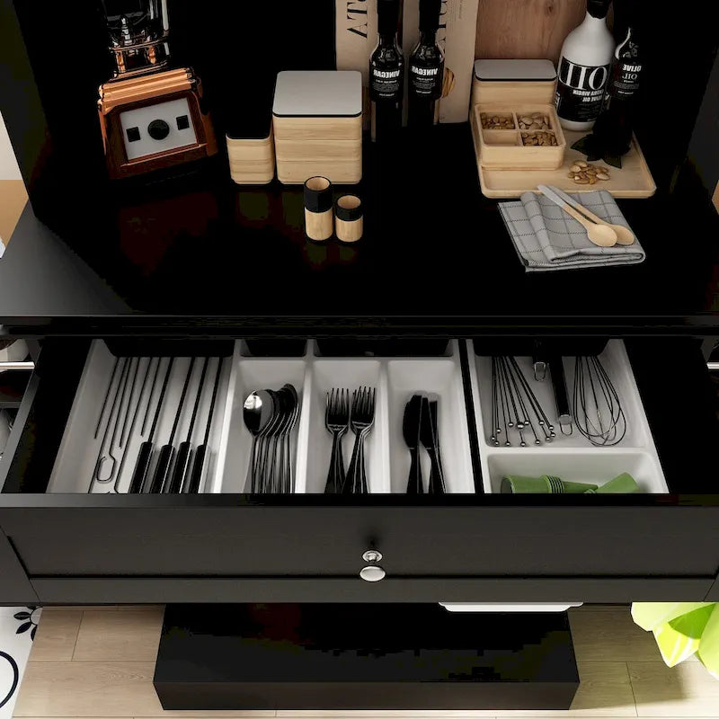 Armoire de rangement de cuisine blanche avec vaisselier et buffet
