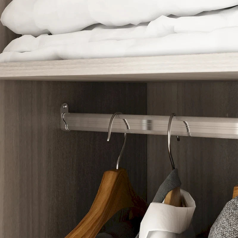 Armoire autoportante avec 6 casiers de rangement et une tringle de suspension