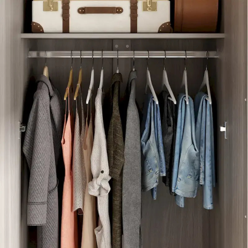 Armoire autoportante avec 6 casiers de rangement et une tringle de suspension