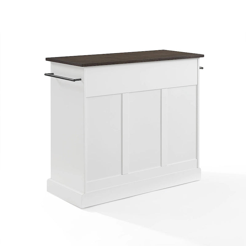 Îlot de cuisine style bord de mer avec plateau en bois, armoires et tiroirs